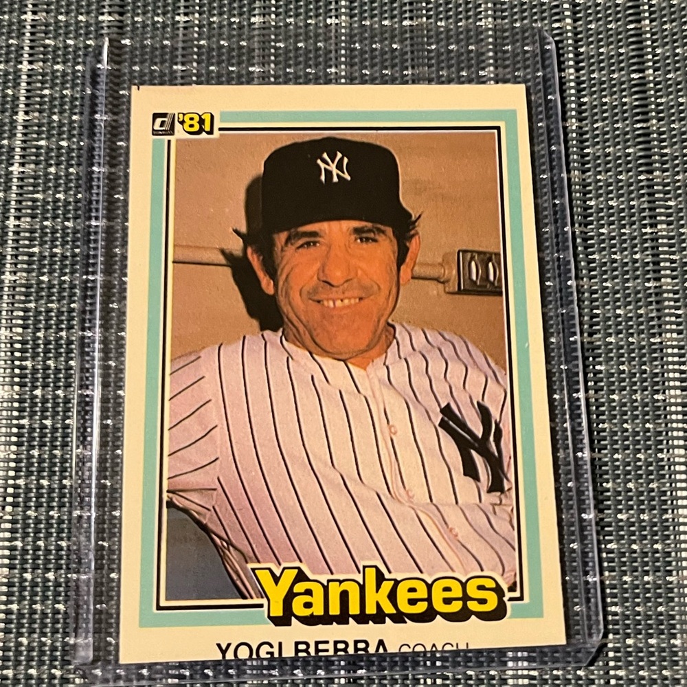 🔥ERROR CARD🔥 ⚾️ NY Yankees Yogi Berra Baseball MLB Coach/Manager Card #